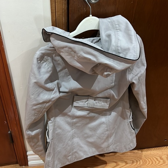 Pre-Owned Soia and Kyo jacket, in good condition, small hole at back. - Picture 5 of 7